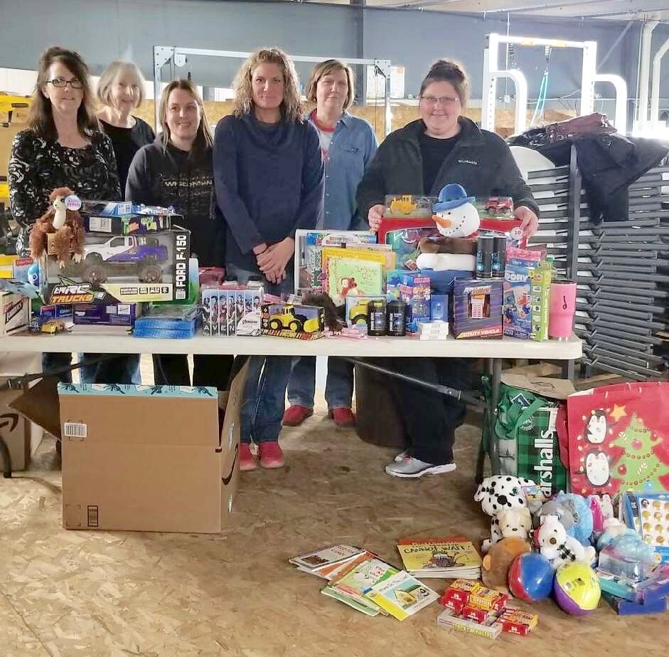 Kiwanis and Sparkettes collect toys